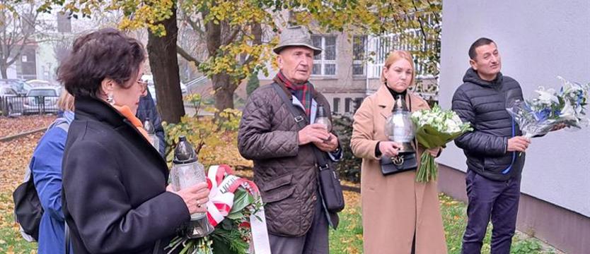 Rocznica Nocy Kryształowej. Złożyli kwiaty pod muralem w Szczecinie