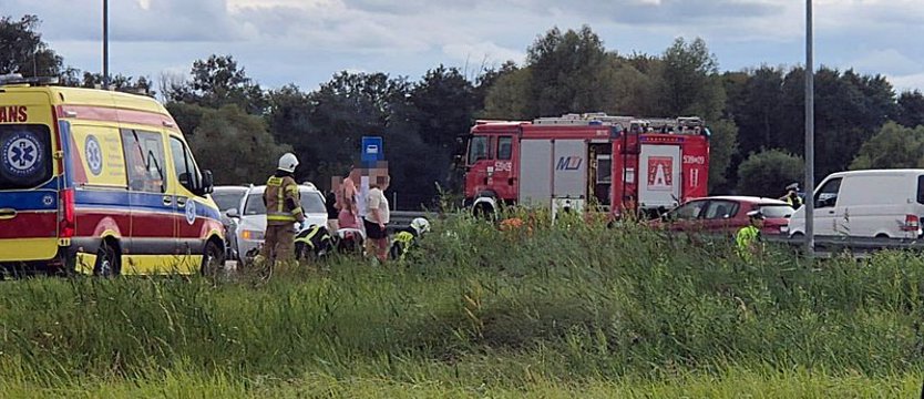 Dwoje rannych w wypadku motocykla na S10. Lądował śmigłowiec LPR