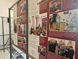 Nowa wystawa w Zamku Książąt Pomorskich. 35 lat odrodzonego Senatu