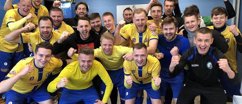 Piłka nożna. Stal i Arkonia wygrywają w Klasie Okręgowej