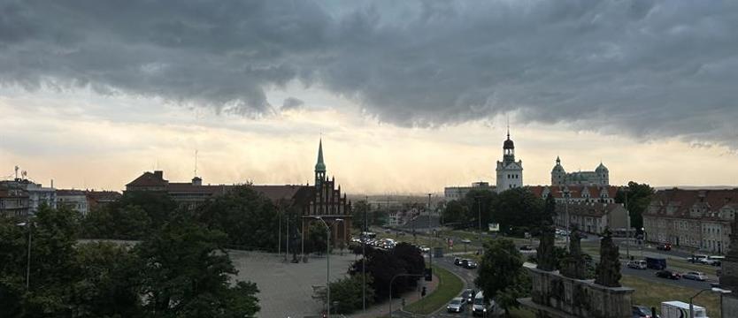 Alert RCB! Ostrzegają przed gwałtownymi burzami w całym regionie i kraju