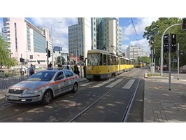 Stanęły tramwaje. Kolejny połamany pantograf w ul. Matejki w Szczecinie