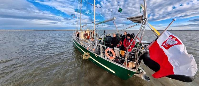 Szczeciński jacht w przejściu północno-zachodnim. Ocean A pożegnał kapitana na wodach Arktyki