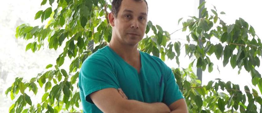 Trzynastu z siedemnastu członków Rady Medycznej zrezygnowało z doradzania rządowi ws. epidemii