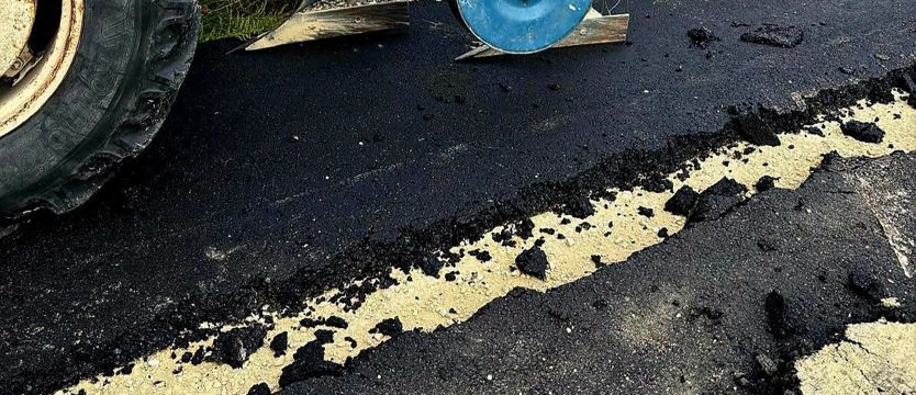 Rolnik, który zaorał asfalt, trafił na trzy miesiące do aresztu