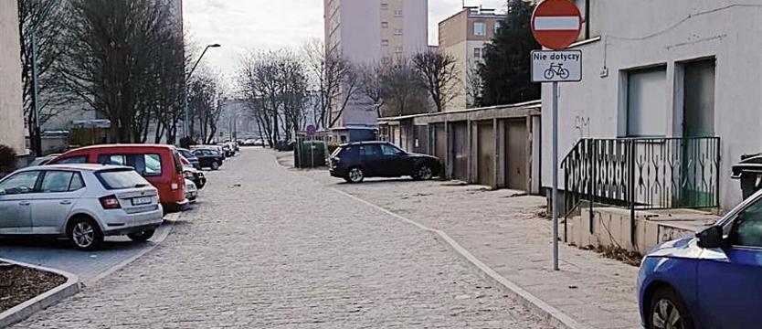 Kierowca: muszę jechać dookoła do garażu. Zmiany na starówce dzielą mieszkańców