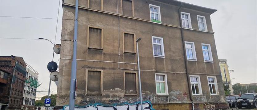 Początek zmian w zaniedbanej części Szczecina. Siedmiu chętnych na remont kamienic przy Kolumba