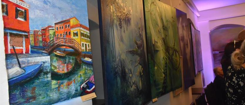 25 artystów, jedna wystawa. Przegląd twórczości „Bramy”