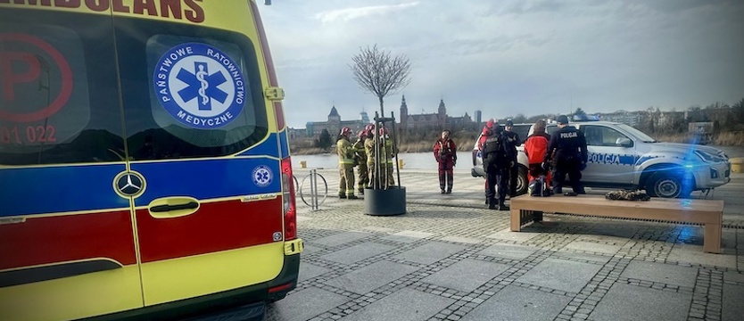Szybka reakcja świadków uratowała życie kobiecie, która wpadła do Odry