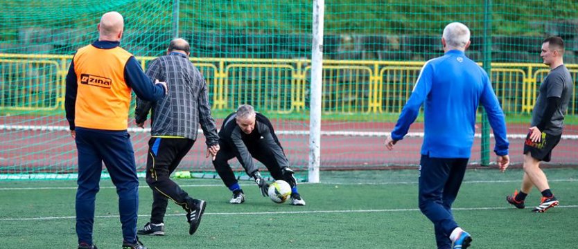 Piłka nożna. Zaduszkowy mecz wygrała Reszta Świata