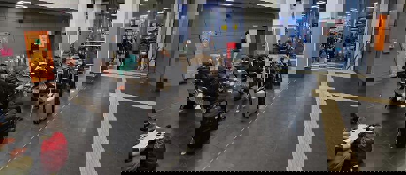 Ruch pociągów przywrócony na kolejnych odcinkach. Nadal duże problemy na kolei