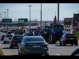 Protestujący rolnicy nie odpuszczają. Traktory przed Trasą Zamkową