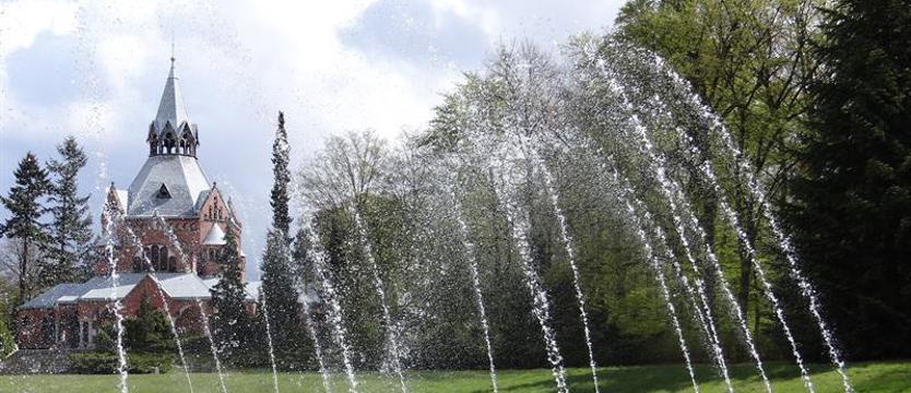 Pamięć i zielone aleje. Niedziela w „parku umarłych"