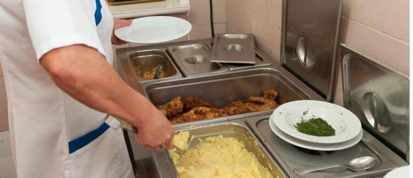 Posiłek w szkole i w domu. Gminy dostaną pieniądze na dożywianie