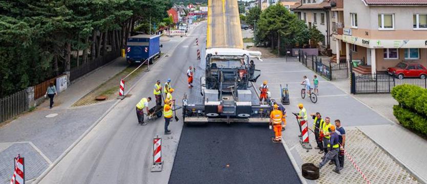 Ostatni asfalt na Modrej i Koralowej. Finał inwestycji