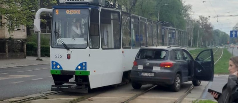 Zderzenie tramwaju z samochodem w al. Wojska Polskiego