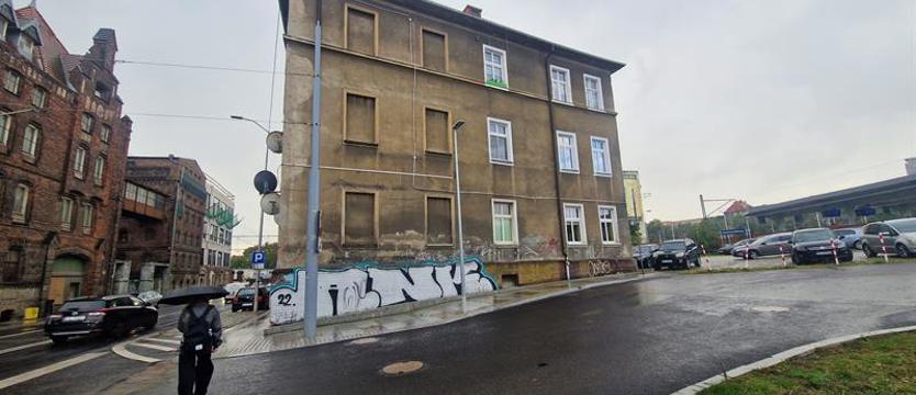 Zimno i grzyb na ścianie. Problem mieszkańców przy ul. Kolumba