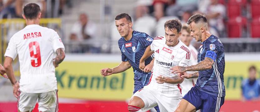 Piłka nożna. Beniaminek z Kołobrzegu sensacyjnie pokonał spadkowicza z Łodzi!