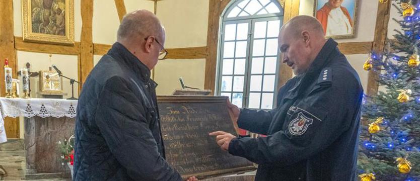 Tablica okazała się zaginionym zabytkiem. Ponad 20 lat wisiała na drzwiach garażu