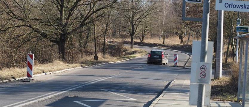 Na północy Szczecina mocno zwolnij. Droga przez dziury