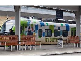 Hybrydowe pociągi wyruszyły na trasy ze Szczecina