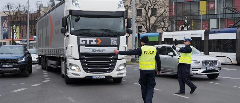 Jeden z liderów protestu przewoźników z zarzutem znieważenia policjanta