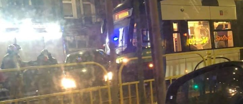 Zderzenie tramwaju z samochodem osobowym na Bohaterów Warszawy