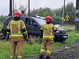 Samochód osobowy utknął na torowisku przy ul. Stołczyńskiej