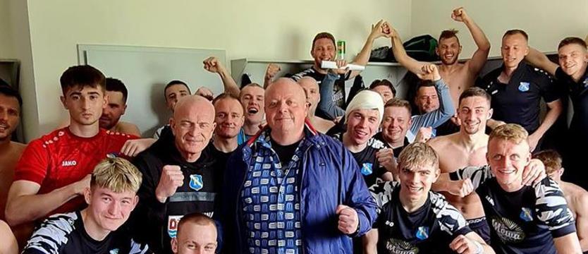 Piłka nożna. W IV lidze liderujące Wybrzeże Rewalskie powiększa przewagę