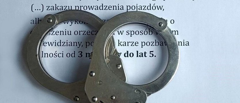 Pojechał nad morze z dwoma zakazami. Wydało go złe parkowanie