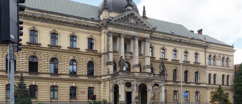 Akademia Sztuki prowadzi mediacje z byłym rektorem. Czy konflikt znajdzie pozytywne rozwiązanie?