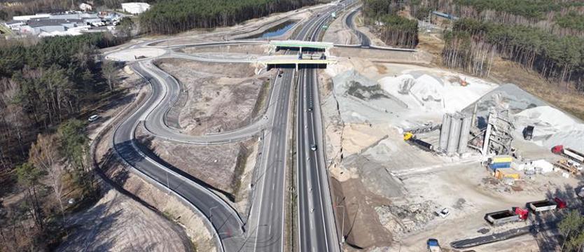 Węzeł drogowy przy trasie S3. Zjazd gotowy, ale jechać nie można?