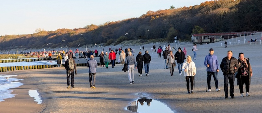 Tłumy w kurortach, pogoda dopisuje