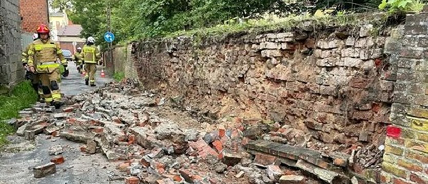 W Trzebiatowie zawalił się mur obronny
