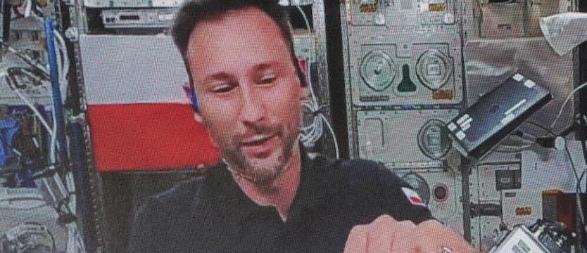 10. dnia misji polski astronauta pracował nad eksperymentami i prowadził działania edukacyjne