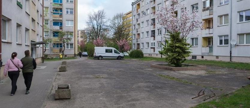 Odbetonują podwórka. Powstaną miejsca do zabawy, rekreacji i wypoczynku