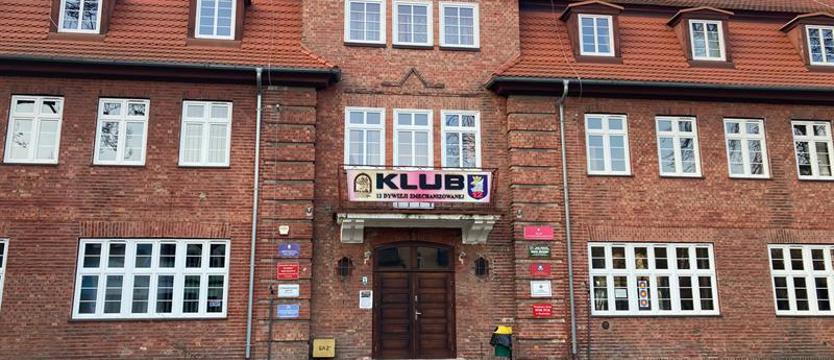 Spotkanie z kulturą. „Dwunastka” zaprasza na wystawę i spektakl