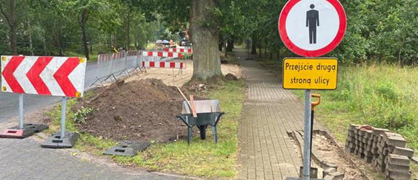 Ruszyły prace w Grzepnicy. Będą doświetlone przejścia i perony autobusowe