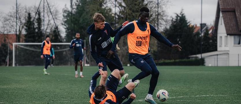 Piłka nożna. Wewnętrzny sparing Pogoni - lepiej bez śliniaków...