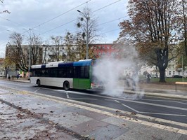 Dym z autobusu linii 99