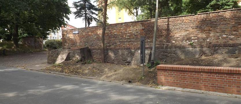 Mur oporowy na Pomorzanach naprawiony przed terminem