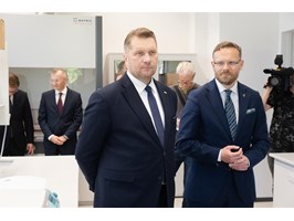 Minister Czarnek chwali szczecińską farmację