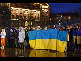 Wiec wsparcia dla Ukrainy. Plac Solidarności znów był niebiesko-żółty