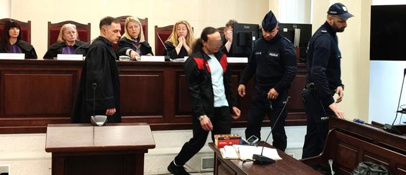 Ze szczególnym okrucieństwem. Zbrodnia w pozorach naiwnie tkanej niepamięci