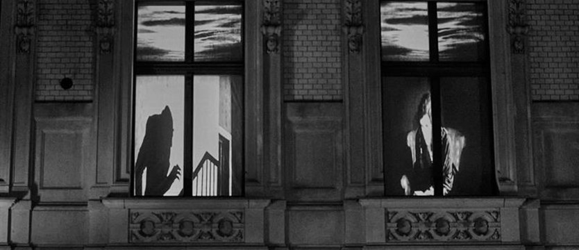 Nosferatu w oknach Akademii Sztuki