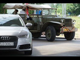 Rajd wojskowych samochodów na ulicach Szczecina