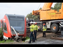 Wrak niemieckiego pociągu został już załadowany na specjalne platformy