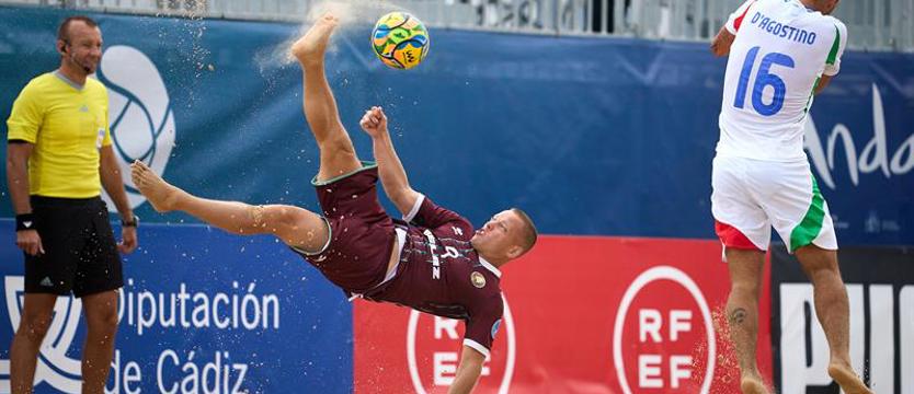 Z Kadyksu na Seszele. Niezwykły sędzia w meczu Pogoni z Puszczą
