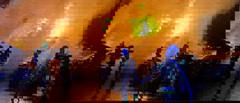 Tysiąc samochodowych wraków płonęło w Stobnie