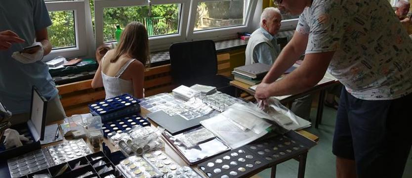 Giełda kolekcjonerska w SP61 w Szczecinie